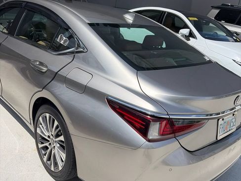 Used 2019 Lexus ES 350 w/ Premium Package FWD image 5