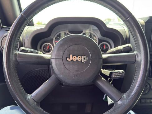 Used 2009 Jeep Wrangler Unlimited Rubicon w/ Trailer Tow Group AWD/4WD image 15