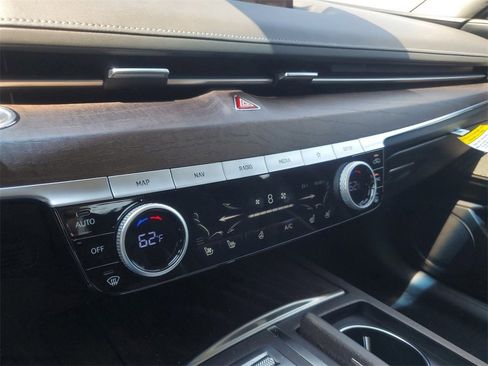 New 2023 Genesis G80 Base image 14