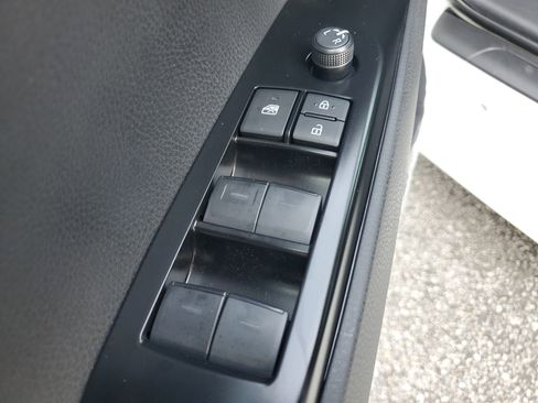 Used 2025 Toyota Camry SE image 19