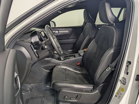 Used 2021 Volvo XC40 T5 R-Design w/ Advanced Package AWD/4WD image 12