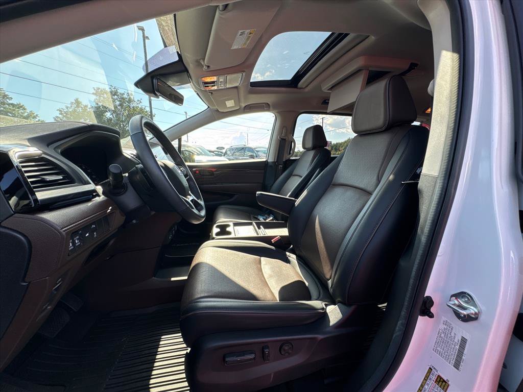 Used 2025 Honda Odyssey Elite image 18