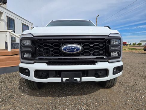 Used 2024 Ford F250 XL w/ STX Appearance Package AWD/4WD image 3