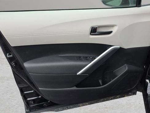 Used 2023 Toyota Corolla Cross LE image 9