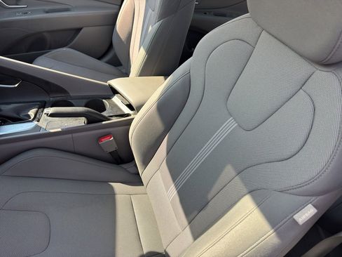 Certified 2024 Hyundai Elantra SE image 14