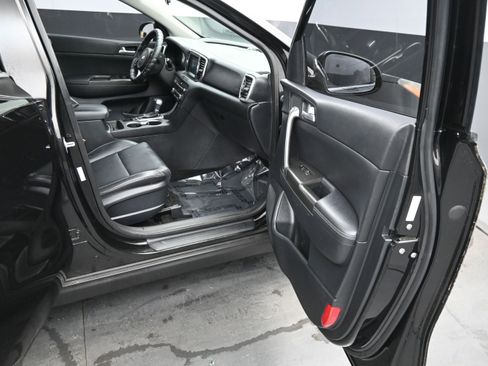 Used 2017 Kia Sportage EX image 11