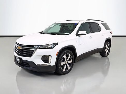 Used 2023 Chevrolet Traverse LT w/ LT Premium Package AWD/4WD image 5