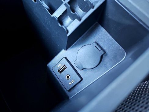 Used 2016 Nissan Frontier SV image 19