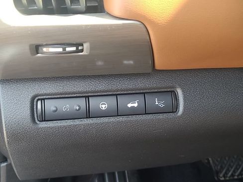 Used 2024 Nissan Pathfinder Platinum w/ Lighting Package (N92) AWD/4WD image 14