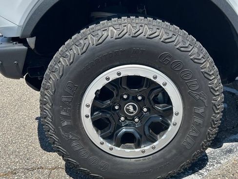 Used 2021 Ford Bronco Badlands w/ Sasquatch Package AWD/4WD image 9