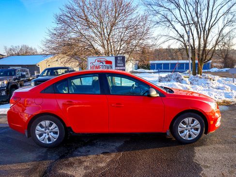 Used 2016 Chevrolet Cruze LS image 2