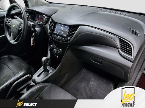 Used 2021 Chevrolet Trax LT AWD/4WD image 29