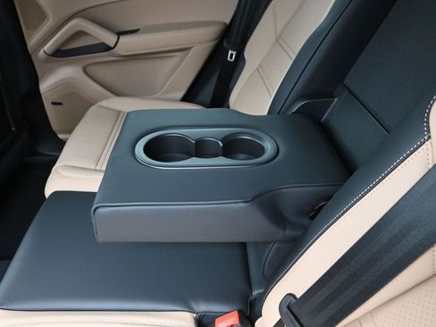 New 2025 Porsche Cayenne E-Hybrid image 18