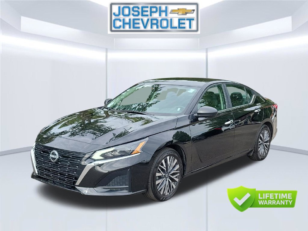 Used 2025 Nissan Altima 2.5 SV FWD image 2