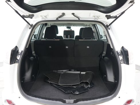 Used 2018 Toyota RAV4 XLE AWD/4WD image 16