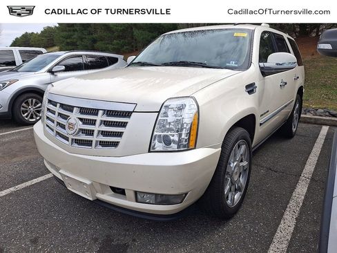 Used 2013 Cadillac Escalade Luxury image 1