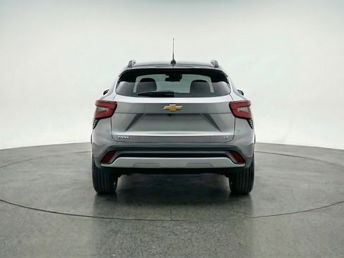 Used 2025 Chevrolet Trax LT w/ LT Convenience Package image 7