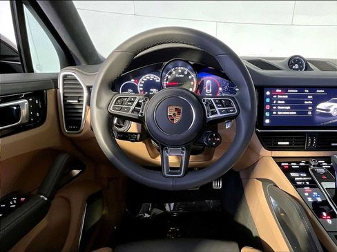 Certified 2022 Porsche Cayenne Turbo AWD/4WD image 13