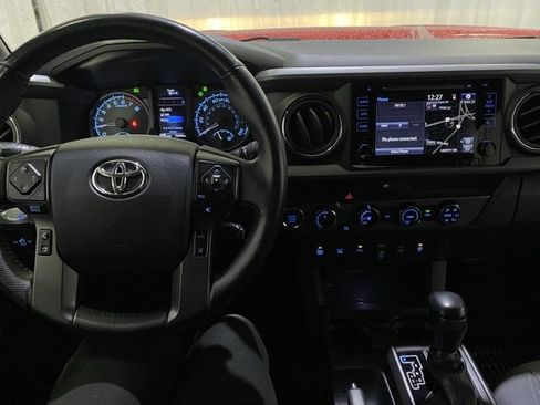 Certified 2018 Toyota Tacoma TRD Off-Road image 18