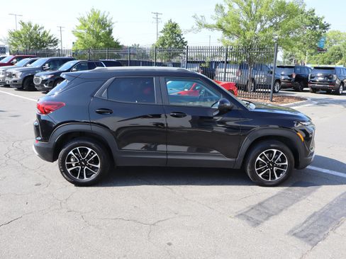 Used 2024 Chevrolet TrailBlazer LT AWD/4WD image 11