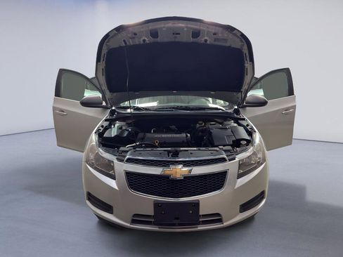 Used 2011 Chevrolet Cruze LS w/ Connectivity Package image 8