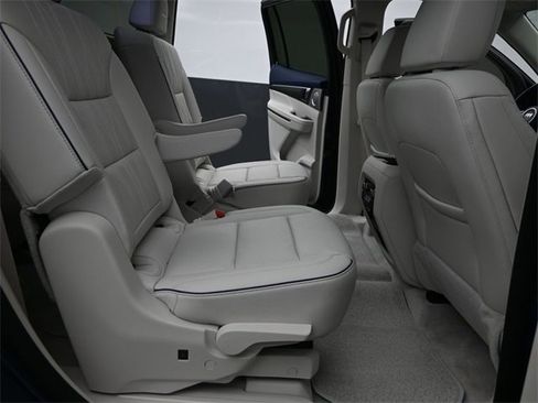 Certified 2025 Buick Enclave Avenir image 16
