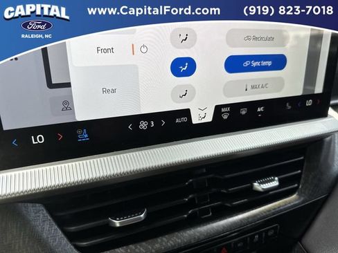 Used 2025 Ford Explorer Platinum RWD image 30