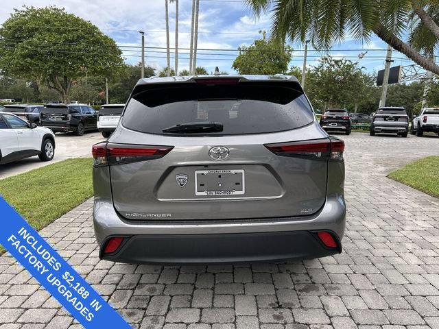 Used 2025 Toyota Highlander XLE FWD image 35