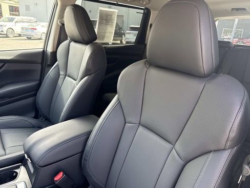 Used 2025 Subaru Ascent Limited image 24