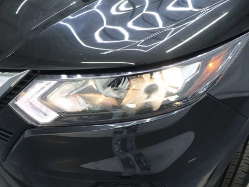 Used 2021 Nissan Rogue Sport SV AWD/4WD image 29