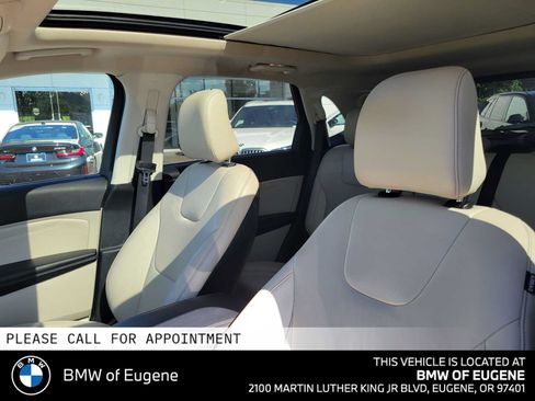 Used 2022 Ford Edge Titanium w/ Class II Trailer Tow Package AWD/4WD image 24