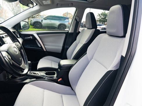 Used 2018 Toyota RAV4 XLE image 17