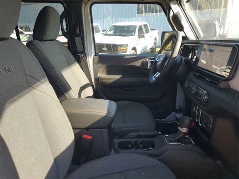 Used 2024 Jeep Wrangler Sahara image 34