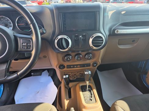 Used 2015 Jeep Wrangler Sahara w/ Dual Top Group AWD/4WD image 7