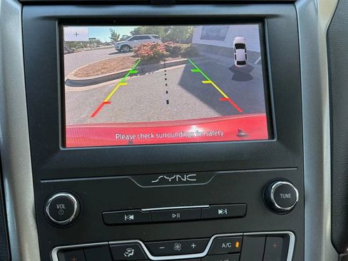 Used 2020 Ford Fusion SE image 29