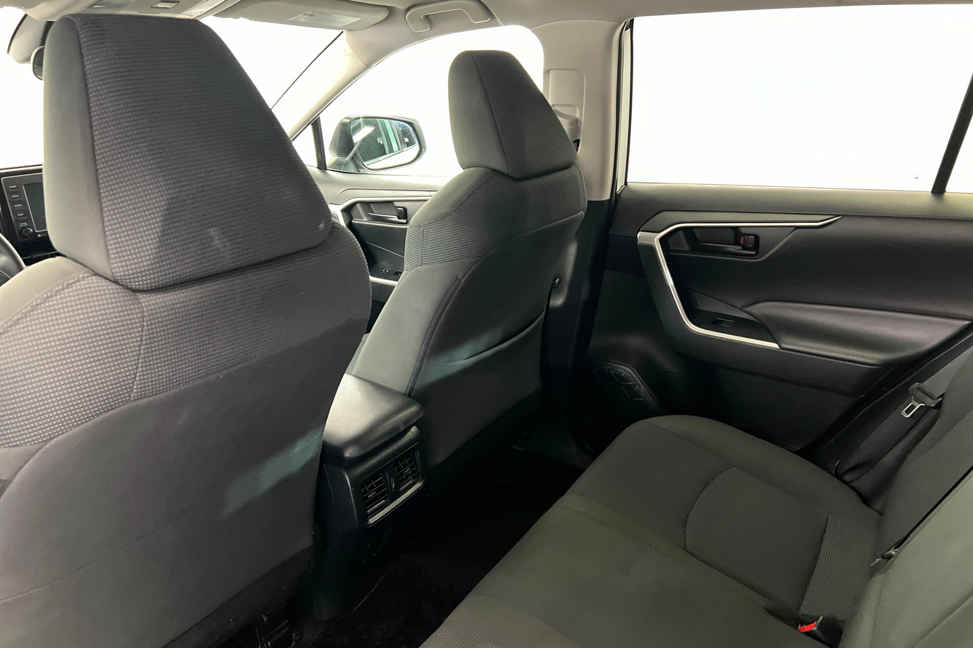 Used 2022 Toyota RAV4 LE FWD image 20