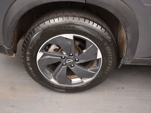 Used 2025 Nissan Rogue SV image 38