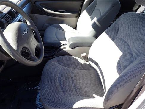 Used 2005 Chrysler Sebring Touring FWD image 10