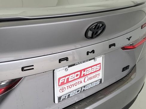 Used 2025 Toyota Camry SE w/ Convenience Package FWD image 9