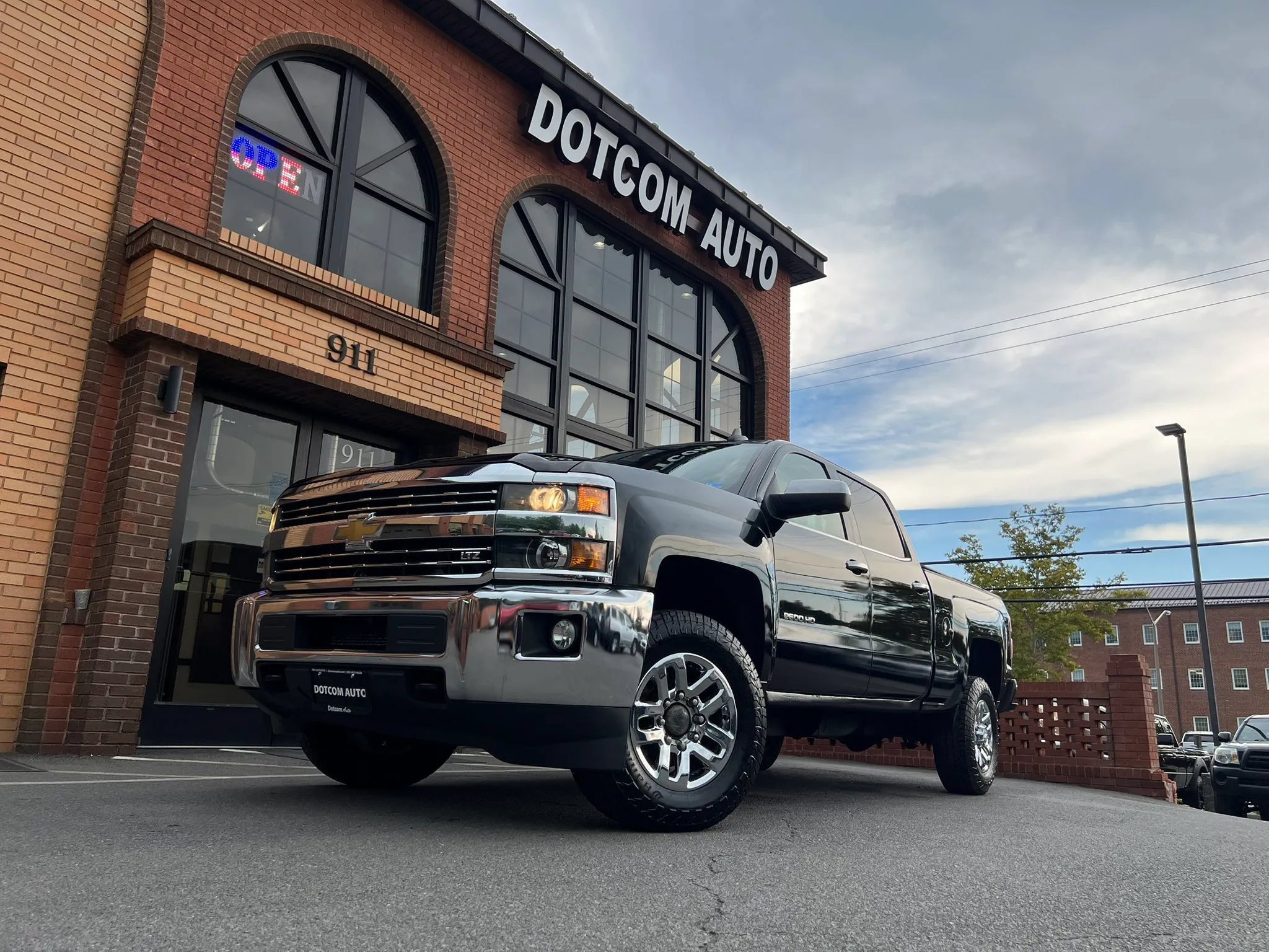 Used 2015 Chevrolet Silverado 2500 LTZ AWD/4WD image 3