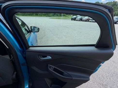 Used 2013 Ford Focus SE w/ SE Winter Pkg FWD image 19