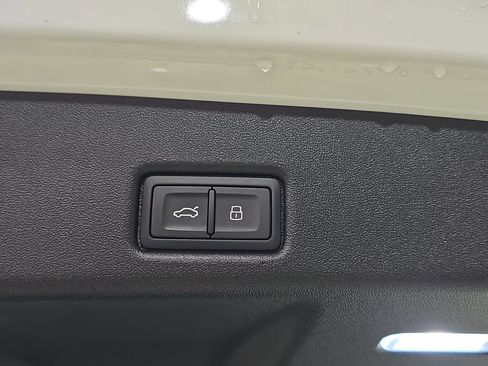 Used 2025 Audi Q5 Premium Plus w/ Premium Plus AWD/4WD image 19