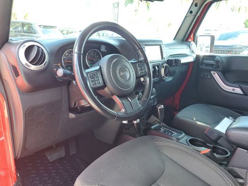 Used 2017 Jeep Wrangler Unlimited Sahara w/ Connectivity Group image 18