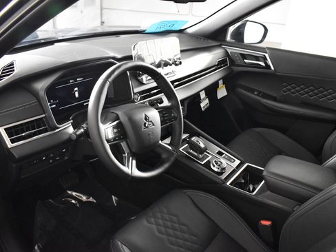 Used 2025 Mitsubishi Outlander SEL Black Edition image 2