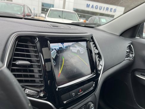 Used 2019 Jeep Cherokee Limited image 20