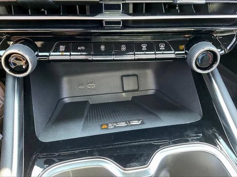 New 2026 Chevrolet Traverse LT w/ Midnight/Sport Edition FWD image 8