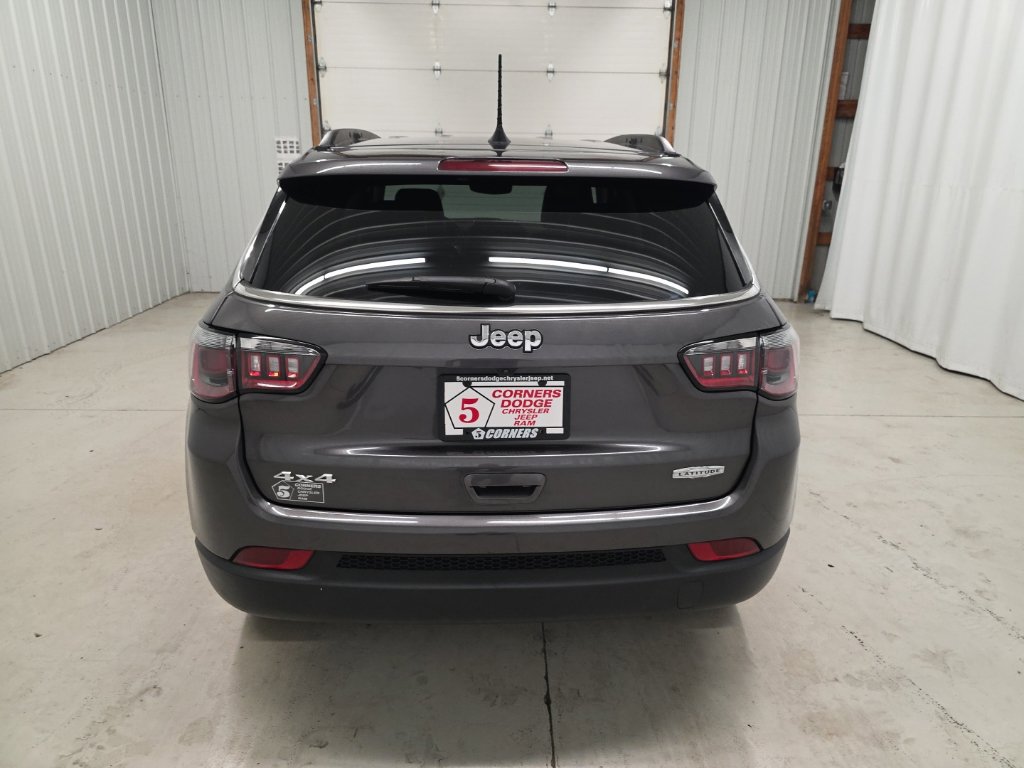 Used 2022 Jeep Compass Latitude w/ Convenience Group AWD/4WD image 4