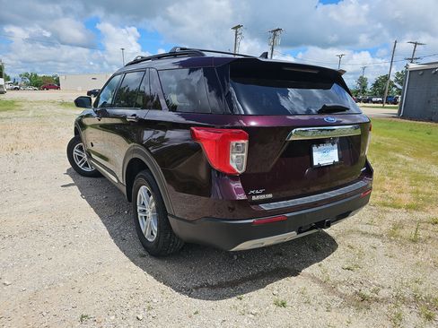 Used 2022 Ford Explorer XLT w/ Equipment Group 202A AWD/4WD image 6