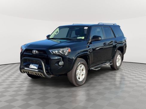 Used 2017 Toyota 4Runner SR5 AWD/4WD image 3