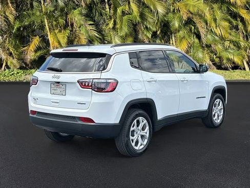 Used 2024 Jeep Compass Latitude AWD/4WD image 5